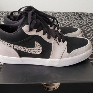 Air Jordan 1 low size 8